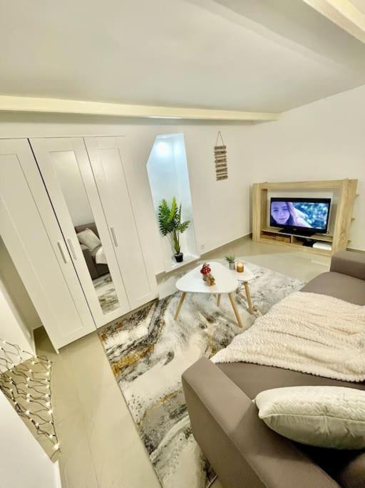 Studio Proche De Paris, Versailles Et La Defense Σαβίλ Εξωτερικό φωτογραφία